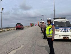 Patroli Blue Light Satlantas Polres Siak Antisipasi Laka Lantas, C3 dan Pedagang di Jembatan Maredan Selama Operasi Lilin 2025