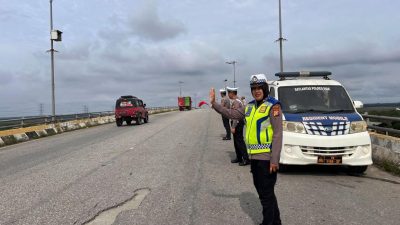 Patroli Blue Light Satlantas Polres Siak Antisipasi Laka Lantas, C3 dan Pedagang di Jembatan Maredan Selama Operasi Lilin 2025