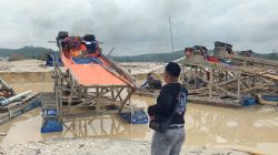 Polsek Kuantan Mudik Musnahkan 12 Rakit PETI di Sungai Tanalo