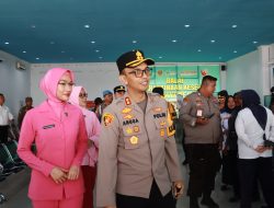 Kapolres Dumai Didampingi Ketua Bhayangkari Kunjungi Pos Pengamanan Ops Lilin LK 2025