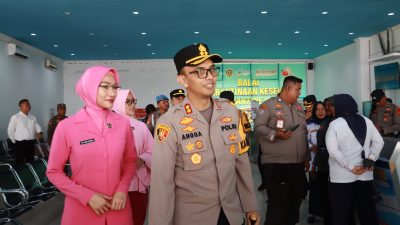 Kapolres Dumai Didampingi Ketua Bhayangkari Kunjungi Pos Pengamanan Ops Lilin LK 2025