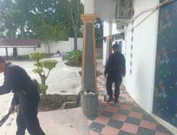 Brimob Polda Riau Sterilisasi Gereja HKBP Rumbai, Pastikan Ibadah Natal Aman di Ops Lilin 2025