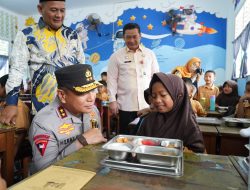 Pantau MBG di Sekolah, Kapolda Riau Beri Kabar Baik Bagi Guru Hingga Difabel