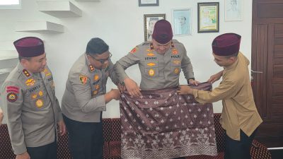 Kapolda Riau Silaturahmi ke UAS, Wakapolda Mohon Nasihat dan Kapolres Kampar Siap Jaga Kamtibmas Bumi Serambi Mekkah