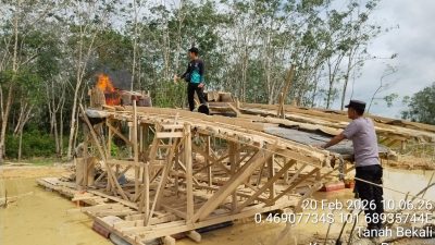 Musnahkan 5 Rakit Tambang, Polsek Pangean Tertibkan Aktivitas PETI di Desa Tanah Bekali