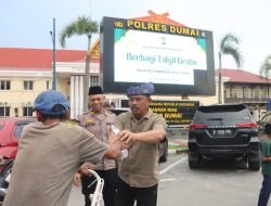 Polres Dumai Bagikan Takjil Ramadhan 1447 H Kepada Masyarakat Pengguna Jalan