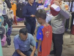 Berbagi Kasih, Polisi di Dumai Bantu Seragam Sekolah Warga Kurang Mampu