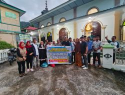 Sewa Alat Berat, KBRC Agam Salurkan Bansos Warga Terdampak Bencana Hidrometeorologi