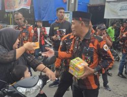 Pemuda Pancasila Medan Sunggal Tak Pernah Lelah Berbagi, Ratusan Warga Kembali Terima Takjil dan Sembako di Ramadhan 1447 H