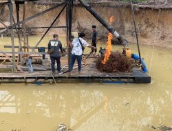 Musnahkan 5 Rakit Tambang, Polsek Kuantan Hilir Tertibkan PETI di 2 Desa