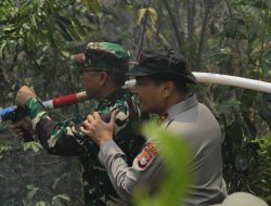 Kapolda Riau Pimpin Langsung Penanganan Karhutla di Dumai, Pastikan Pemadaman dan Pendinginan Optimal