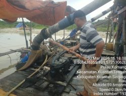 Musnahkan 3 Rakit, Polsek Kuantan Tengah Tertibkan PETI di Muaro Sentajo