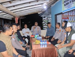 Kapolres Kampar Kunjungi Pos Satkamling Desa Hangtuah, Serahkan Bantuan dan Dengarkan Aspirasi Warga