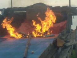 Polsek Kuantan Tengah Tindak Tegas Aktivitas PETI di Sentajo Raya, 6 Rakit Dimusnahkan