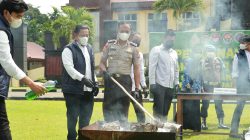 Berantas Narkoba, Wakapolres Kuansing Pimpin Pemusnahan 17,7 Kg Ganja