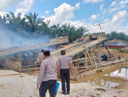 Kapolsek Kampar Kiri Pimpin Penindakan PETI, 6 Unit Rakit Diamankan