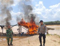 Kolaborasi Polri dan TNI Respon Laporan Warga Soal PETI, 12 Rakit Dimusnahkan