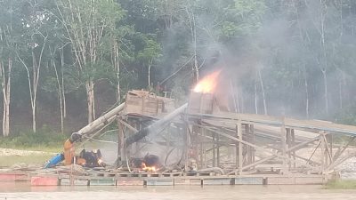 Polsek Kuantan Tengah Tertibkan PETI di Tiga Lokasi, 6 Rakit Dimusnahkan