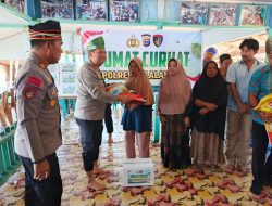 Kapolres Pelalawan Gelar Jumat Curhat di Pesisir Sungai Kualo, Warga Curhat Masalah Keamanan dan Lampu Jalan