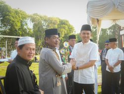 Kapolres Kuansing Shalat Idul Adha 1447 H Bersama Ribuan Jamaah di Lapangan Limuno Teluk Kuantan