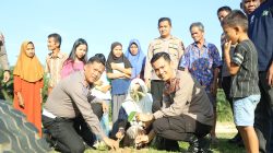 Dukung Program Green Policing, Kapolres Kuansing Bagikan Bibit dan Tanam Pohon di Pangkalan Indarung