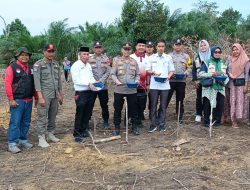 Dukung Ketahanan Pangan, Polsek Bunut Bersama Kelompok Tani Tanam Jagung Hibrida NK 7328 di Merbau