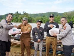 Polda Riau Gelar Green Policing, 17 Desa Terima Sembako dan Pemeriksaan Kesehatan