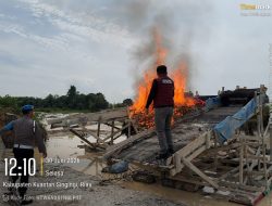 Polsek Singingi Hilir Tertibkan Aktivitas PETI di Desa Petai, 2 Rakit Dompeng Dimusnahkan