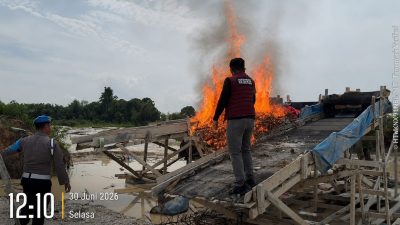 Polsek Singingi Hilir Tertibkan Aktivitas PETI di Desa Petai, 2 Rakit Dompeng Dimusnahkan