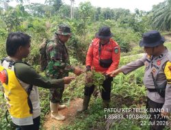 Sebarkan Maklumat Kapolda Riau, Polsek Bangko Pusako Patroli Gabungan Karhutla di Teluk Bano I