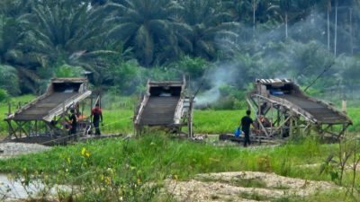 Polsek Pangean Musnahkan 8 Rakit PETI di Desa Teluk Pauh, Tegaskan Komitmen Berantas Tambang Ilegal