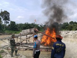 Polsek Singingi Hilir Musnahkan 2 Unit Dompeng PETI di Desa Petai, Tegaskan Komitmen Jaga Kelestarian Lingkungan