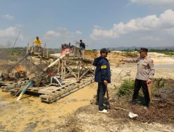 Polres Kuansing Bersama Subdit IV Ditkrimsus Polda Riau Tertibkan 10 Unit Rakit PETI di Areal Perkebunan PT KTBM