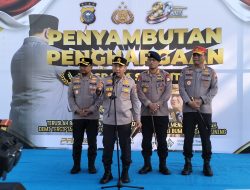 Bawa Pulang Tanda Kehormatan Nugraha Sakanti, Kapolda Riau Disambut Antusias Personel dan Masyarakat