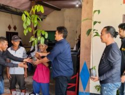 Wujud Nyata Green Policing, Polda Riau Serahkan Bantuan Bibit Pohon kepada Flobamora Dumai