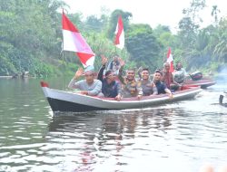 Nasionalisme Untuk Suku Talang Mamak, Tim Ekspedisi Presisi Merah Putih Polda Riau Bersama Polres Inhu Hantarkan Bendera, Bansos Hingga Tanam Pohon Bersama