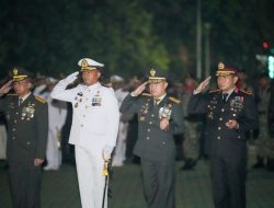 Momen Khidmat TNI-Polda Riau di Malam Renungan Suci Sambut Hari Kemerdekaan ke-81 RI