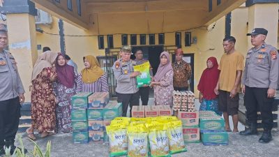 Respon Cepat Polres Rohil, Bantu Warga Pematang Ibul Terdampak Puting Beliung