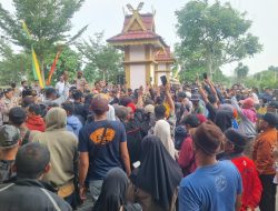 Polres Pelalawan Amankan Aksi Unjuk Rasa APDK-P di Kantor Bupati, Dialog Berjalan Kondusif