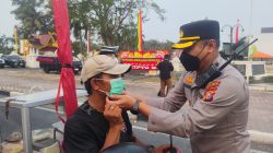 Polresta Pekanbaru Bagi 1.726 Masker ke Pengguna Jalan, Antisipasi Asap Karhutla