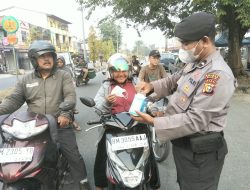 Antisipasi ISPA Akibat Asap, Polres Siak dan Jajaran Turun ke Jalan Bagikan Ribuan Masker