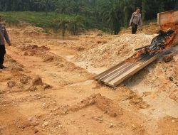 Sisir Kebun Sawit Serosah, Polsek Hulu Kuantan Musnahkan Peralatan PETI