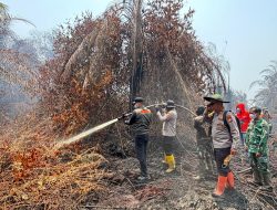 Apresiasi Perjuangan Tim Gabungkan, Kapolres Inhu: Tetap Semangat, Kita Doa Minta Hujan