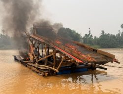 Laporan 110 Ditindaklanjuti, 4 Rakit PETI di Sungai Kuantan Dimusnahkan