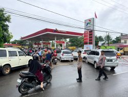 Antrean Mengular di SPBU Kuansing, Polisi Turun Tangan Atur Lalu Lintas