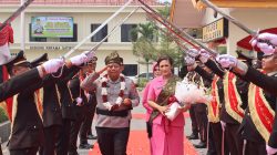 Khidmat dan Haru Farewell Parade Kenal Pamit Kapolres Pelalawan