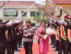 Khidmat dan Haru Farewell Parade Kenal Pamit Kapolres Pelalawan