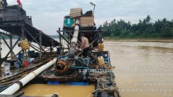 Polres Kuansing Tindak Lanjuti Layanan 110, Empat Rakit PETI di Sungai Kuantan Dirusak