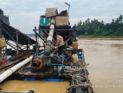 Polres Kuansing Tindak Lanjuti Layanan 110, Empat Rakit PETI di Sungai Kuantan Dirusak