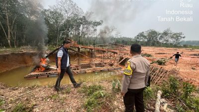 Respons Pemberitaan Online, Polsek Pangean Musnahkan Rakit PETI di Pulau Deras